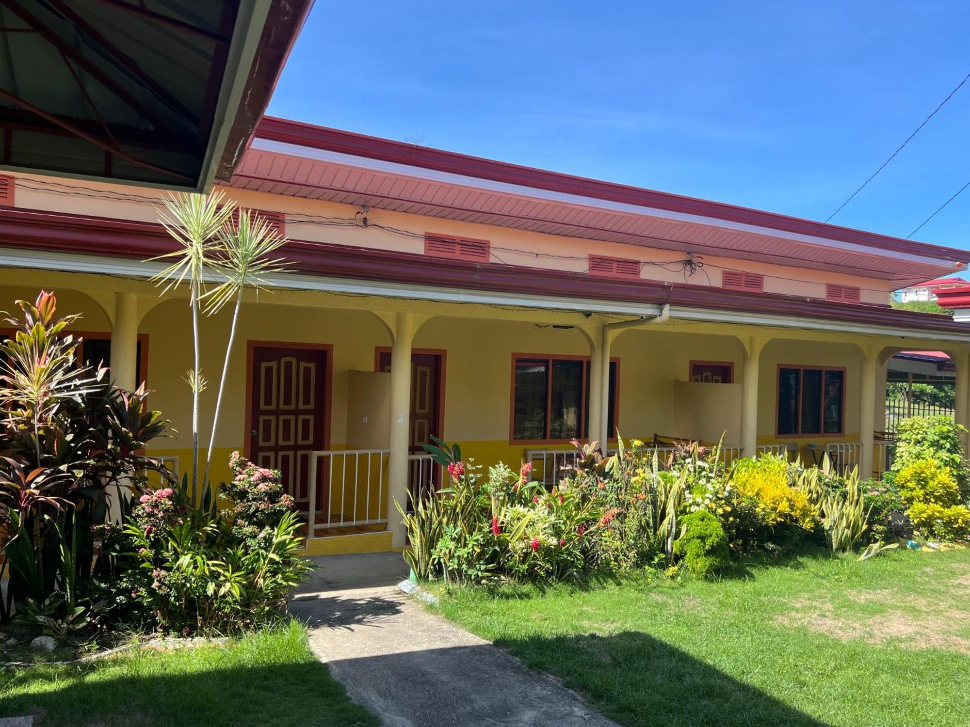 Uptown Guesthouse Siquijor Bagian luar foto