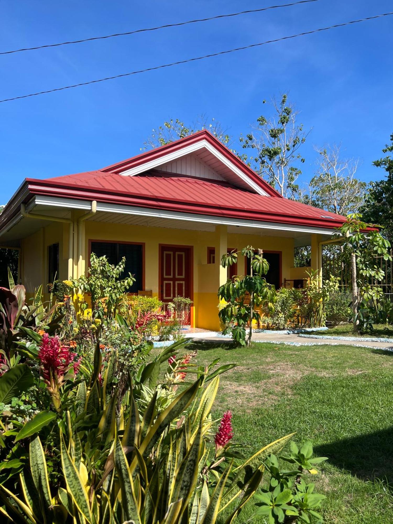 Uptown Guesthouse Siquijor Bagian luar foto