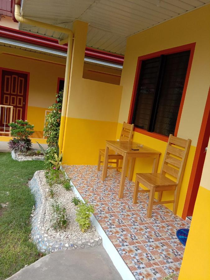 Uptown Guesthouse Siquijor Bagian luar foto